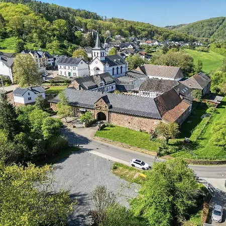 Familienfreundliches Ferien-apartment Auf Burg Hausen Apartman Heimbach