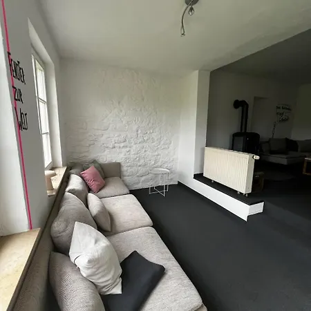 Familienfreundliches Ferien-apartment Auf Burg Hausen *