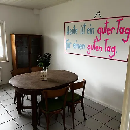 Familienfreundliches Ferien-apartment Auf Burg Hausen