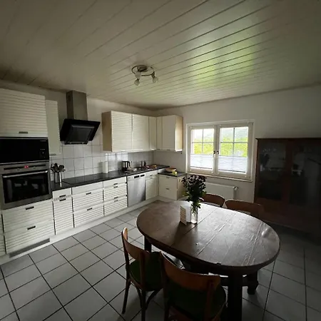 Familienfreundliches Ferien-apartment Auf Burg Hausen Apartman Heimbach