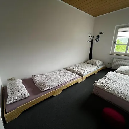 Familienfreundliches Ferien-apartment Auf Burg Hausen Apartman