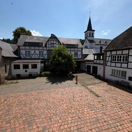 Apartman Familienfreundliches Ferien-apartment Auf Burg Hausen