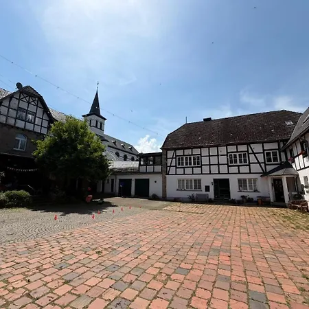 Familienfreundliches Ferien-apartment Auf Burg Hausen *